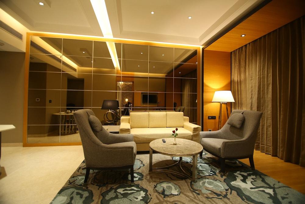 Radisson Blu Κοϊμπατόρε Εξωτερικό φωτογραφία A suite at the hotel