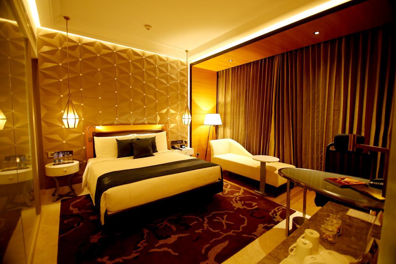 Radisson Blu Κοϊμπατόρε Εξωτερικό φωτογραφία A room at the hotel