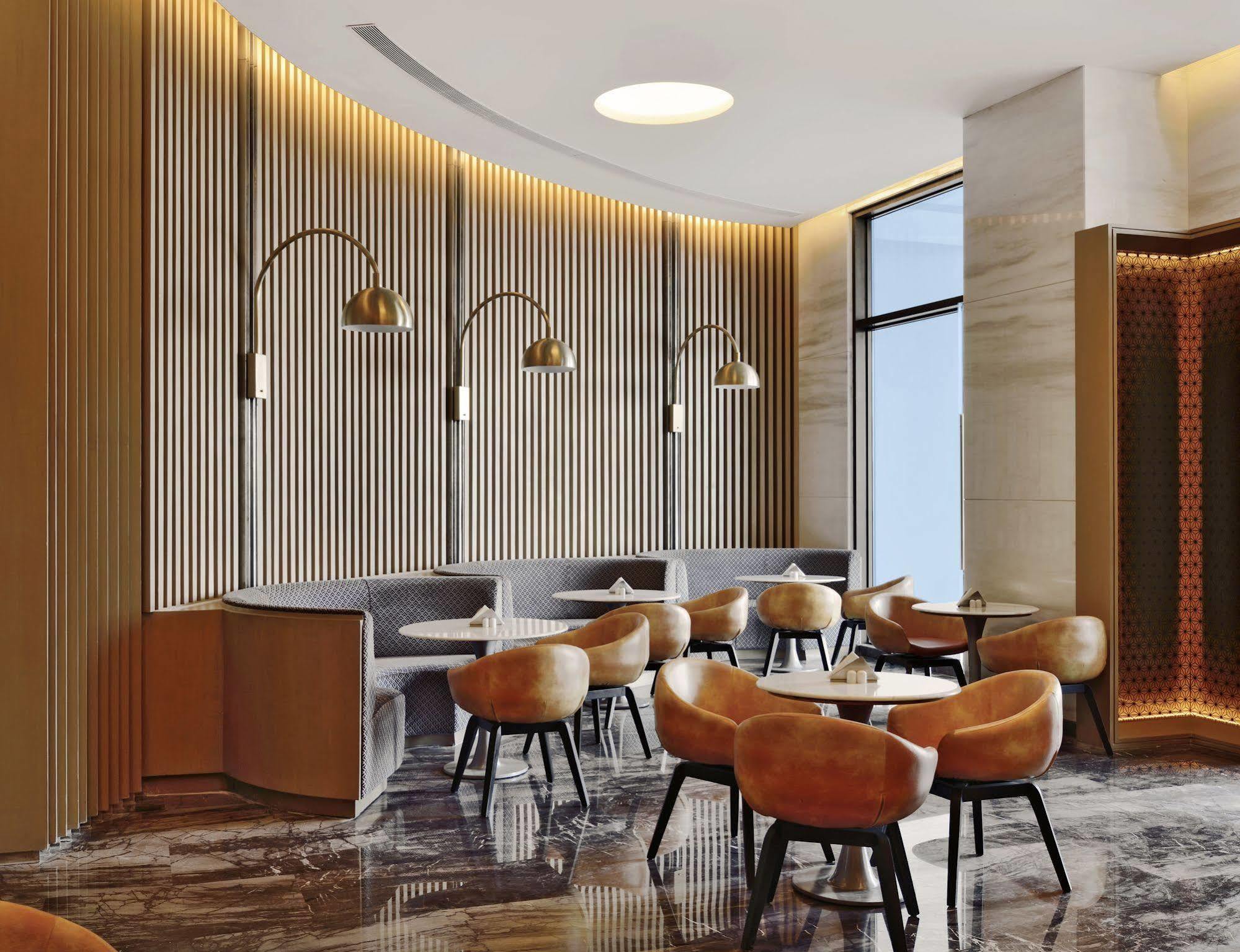Radisson Blu Κοϊμπατόρε Εξωτερικό φωτογραφία The Lounge at the airport